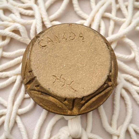 Vintage Canadian Studio Pottery Vase – Handcrafted Textured Brown Glaze, 3.5" x - Picture 4 of 7